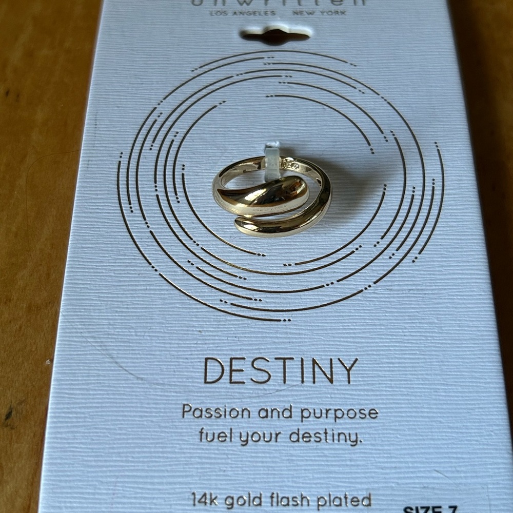 Pretty 14k gold flash plated size 7 ring